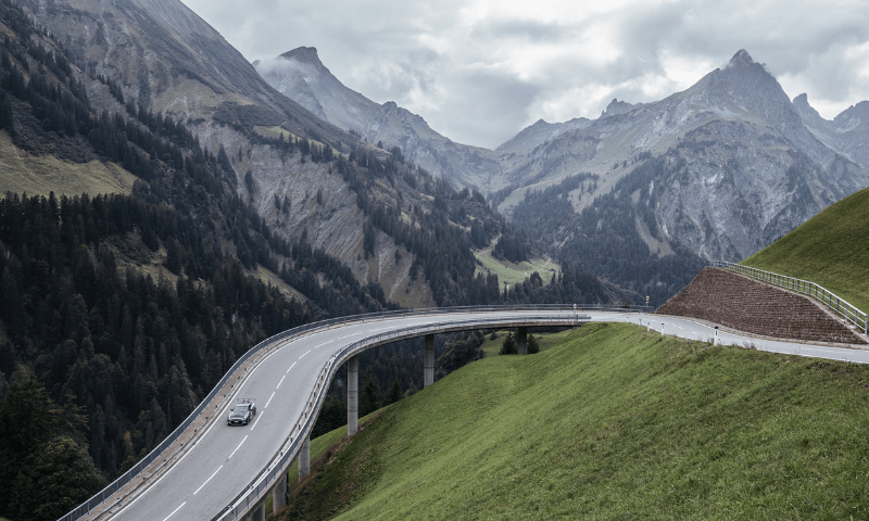 James Bond Goldfinger - Aston DB5 & Mustang car chase - filming location on Furka pass